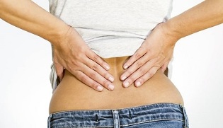 causes et traitement des maux de dos dans la région lombaire