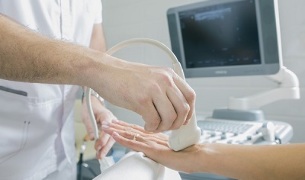 diagnostic de maladies pour la douleur dans les articulations des doigts